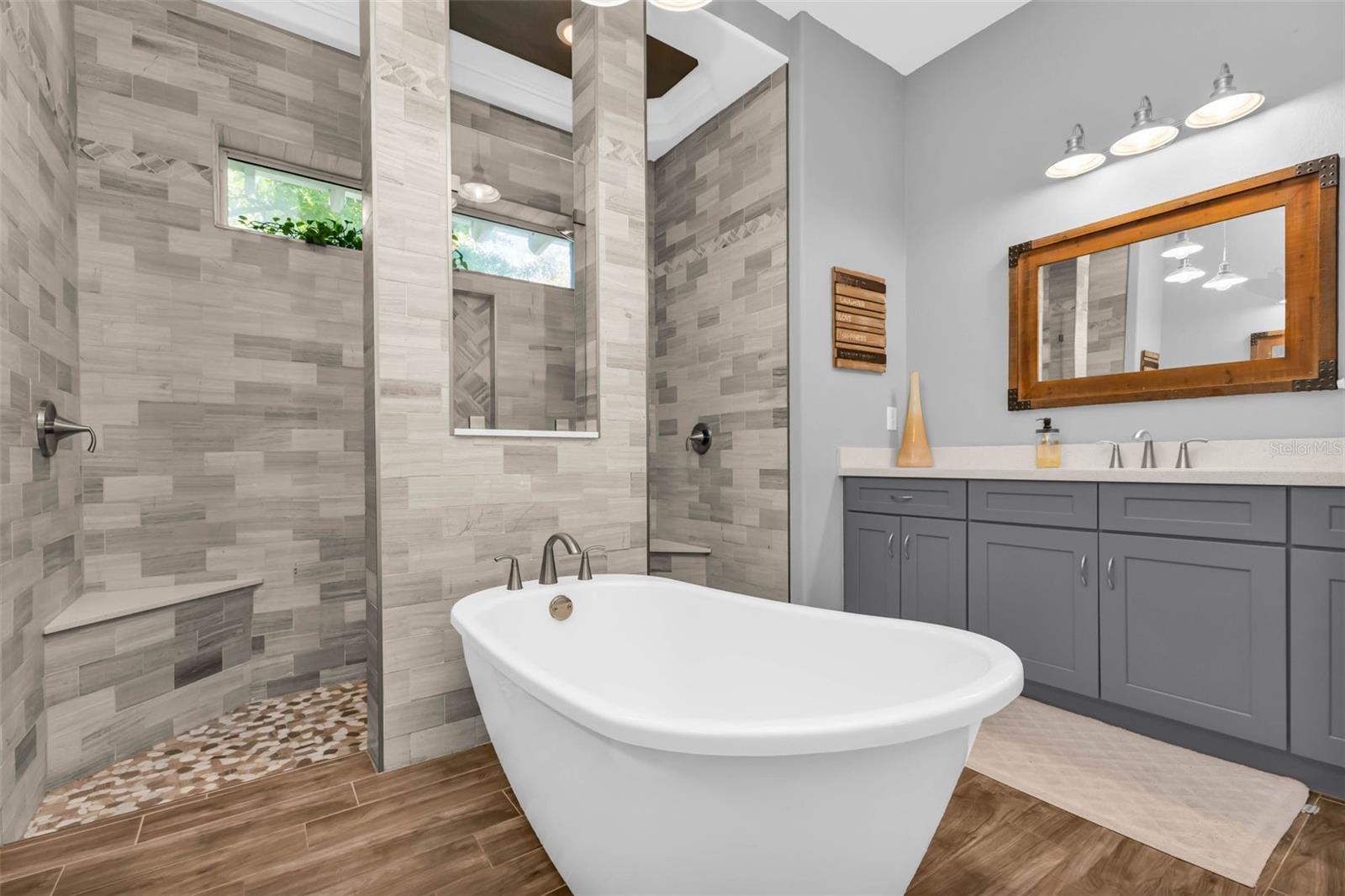 Image 32 of 83 For 11899 Darcy Drive