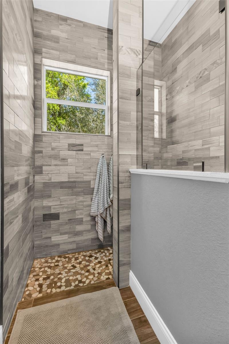 Image 41 of 83 For 11899 Darcy Drive