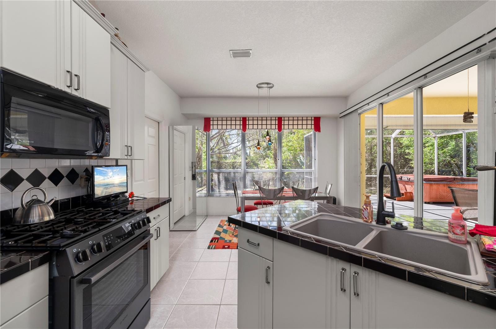 Image 19 of 55 For 23159 Allen Avenue