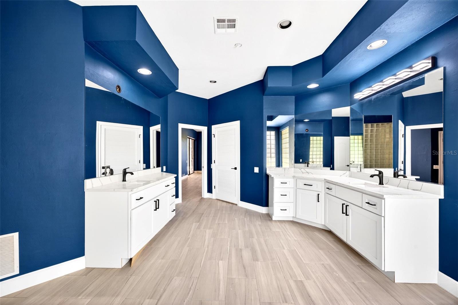 Image 23 of 46 For 7214 Hendry Creek Drive