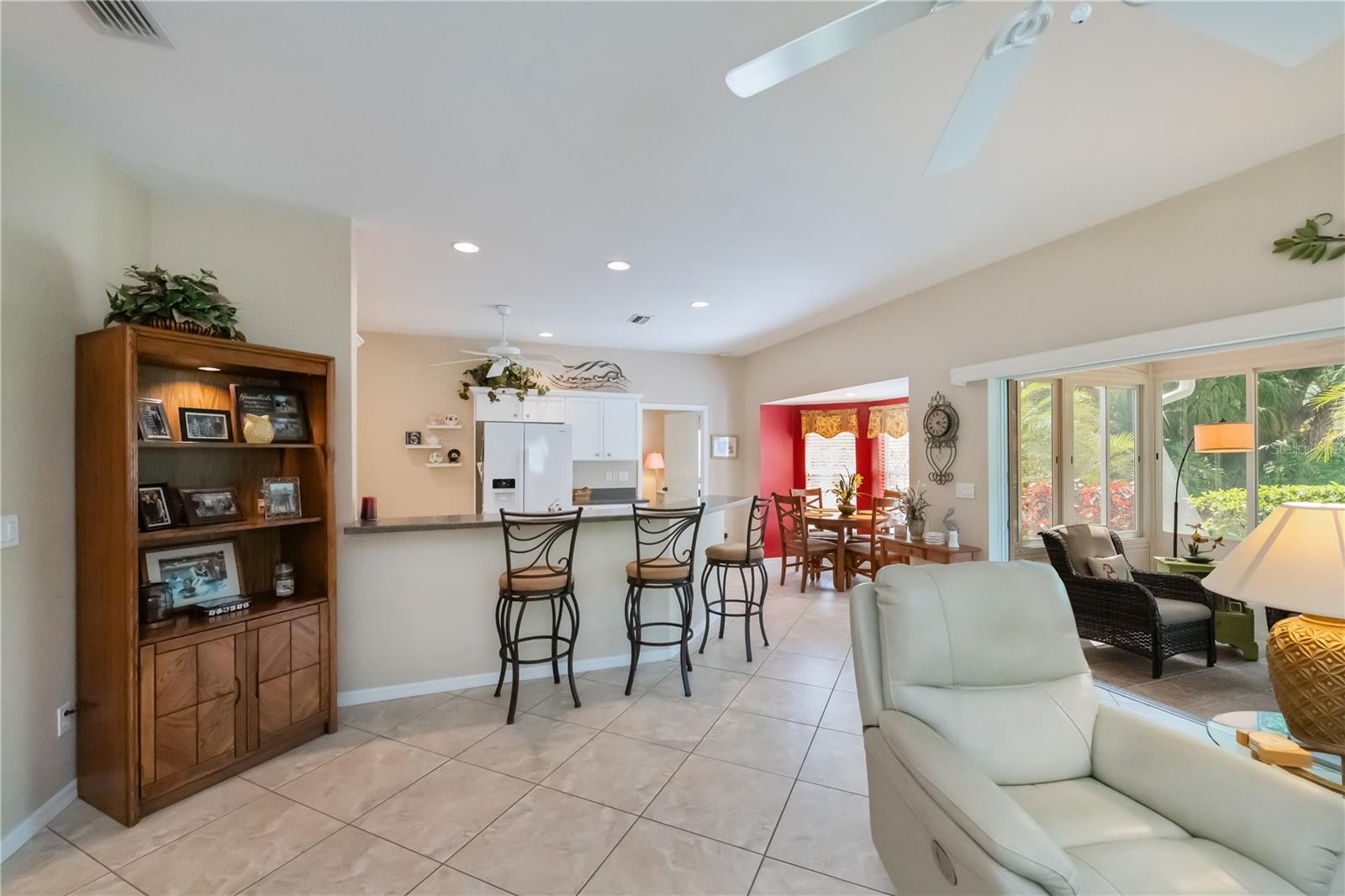 Image 18 of 87 For 1353 Red Oak Lane