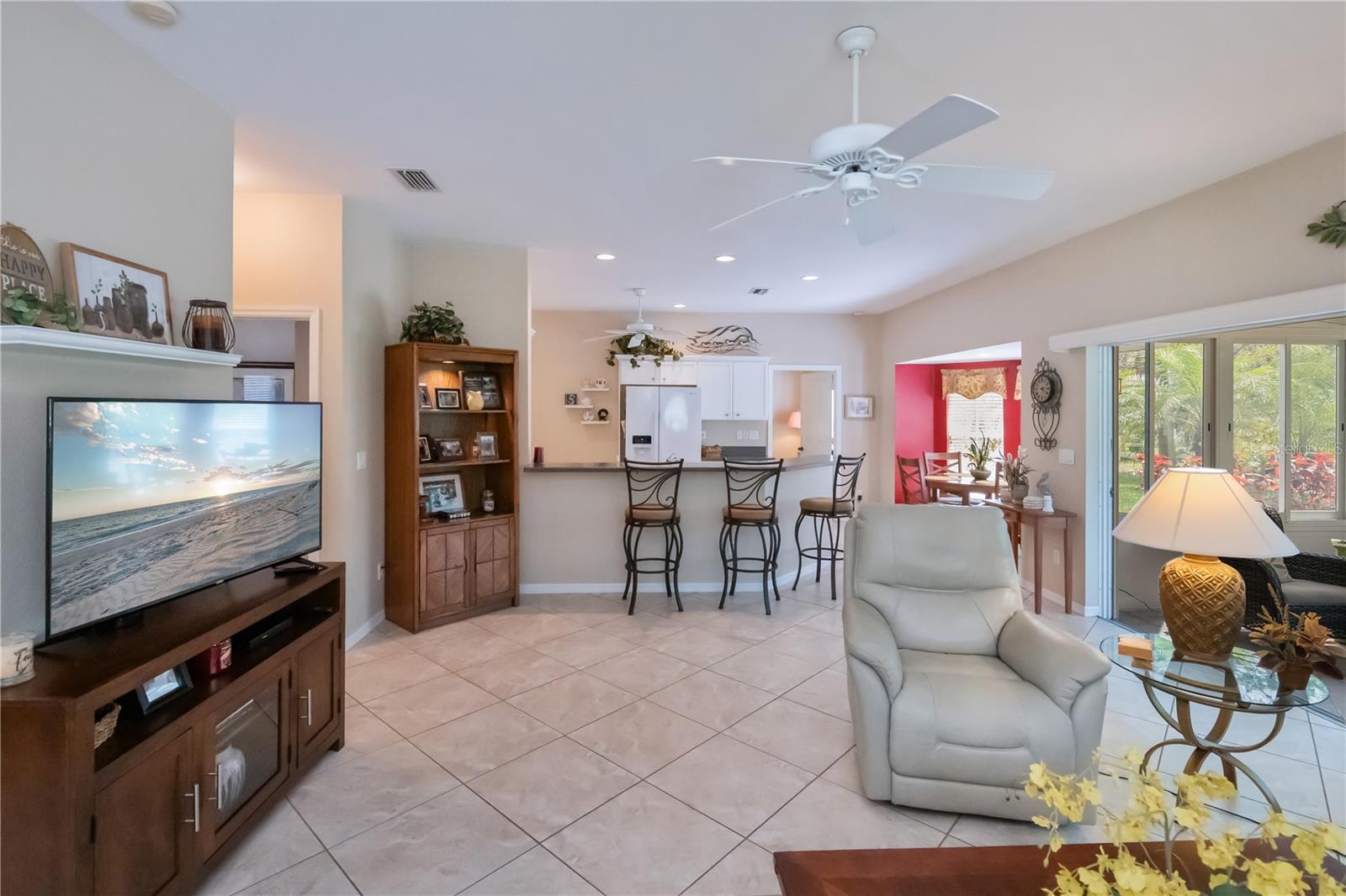 Image 19 of 87 For 1353 Red Oak Lane