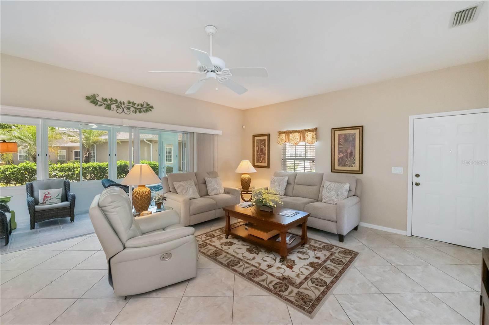 Image 21 of 87 For 1353 Red Oak Lane