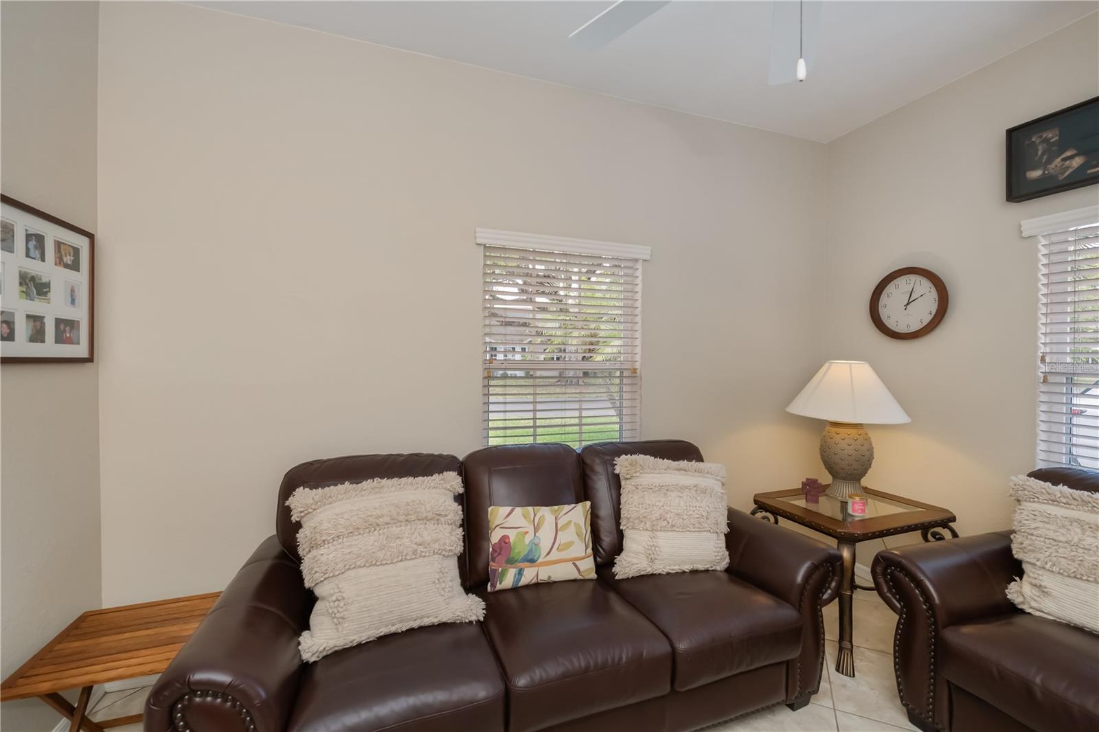 Image 27 of 87 For 1353 Red Oak Lane