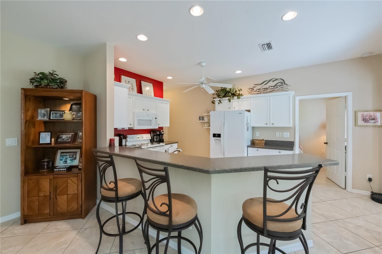 Image 32 of 87 For 1353 Red Oak Lane