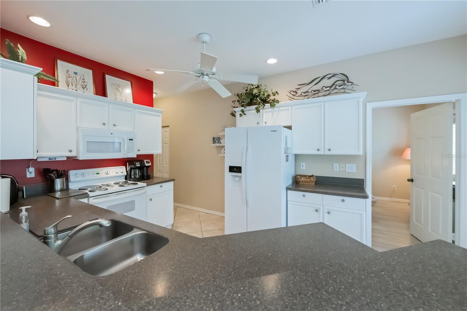 Image 33 of 87 For 1353 Red Oak Lane