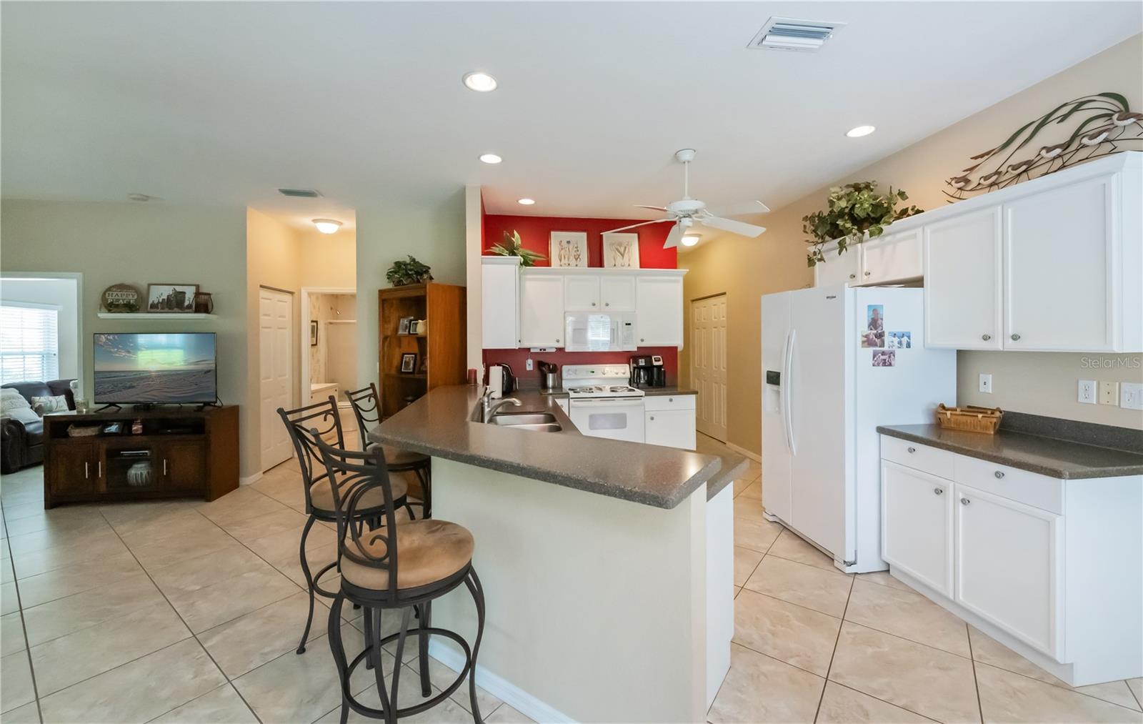 Image 35 of 87 For 1353 Red Oak Lane