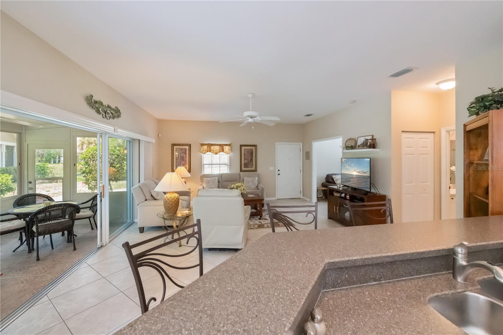 Image 37 of 87 For 1353 Red Oak Lane