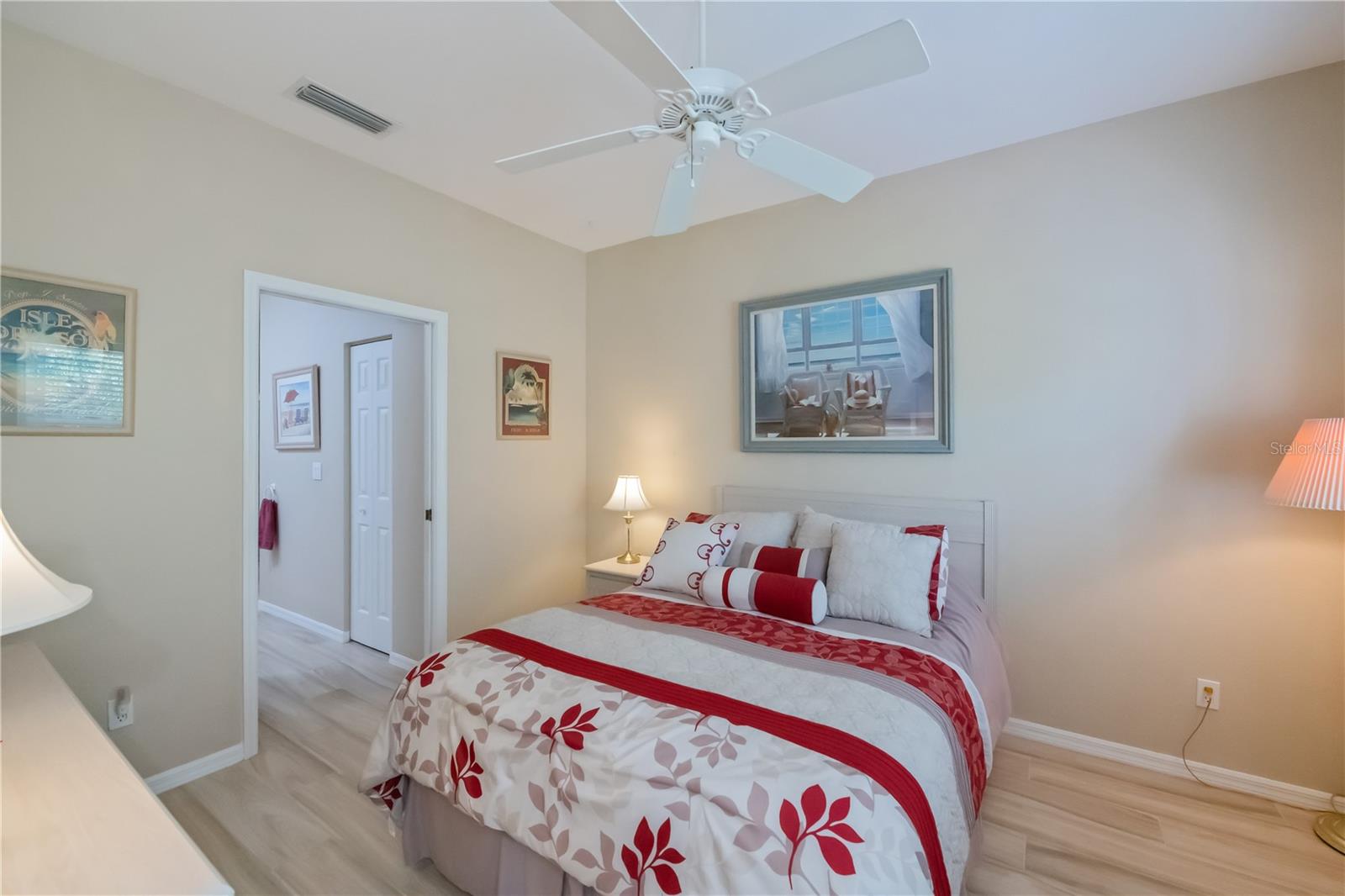 Image 40 of 87 For 1353 Red Oak Lane