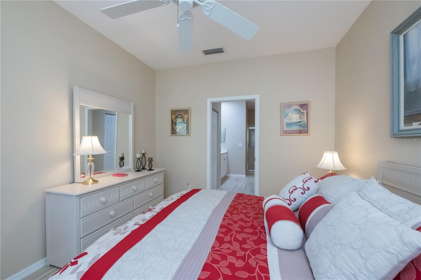 Image 44 of 87 For 1353 Red Oak Lane