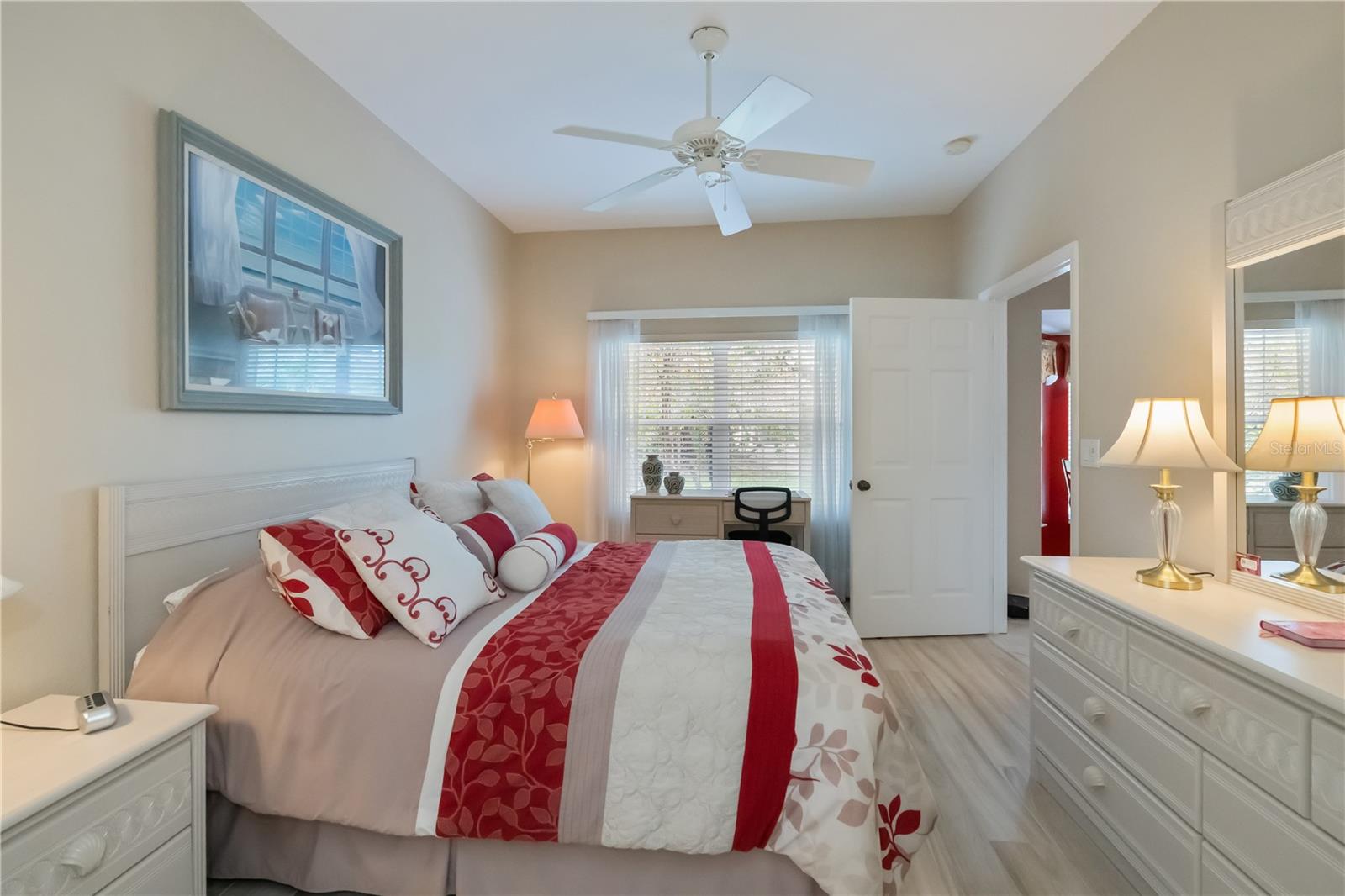 Image 45 of 87 For 1353 Red Oak Lane