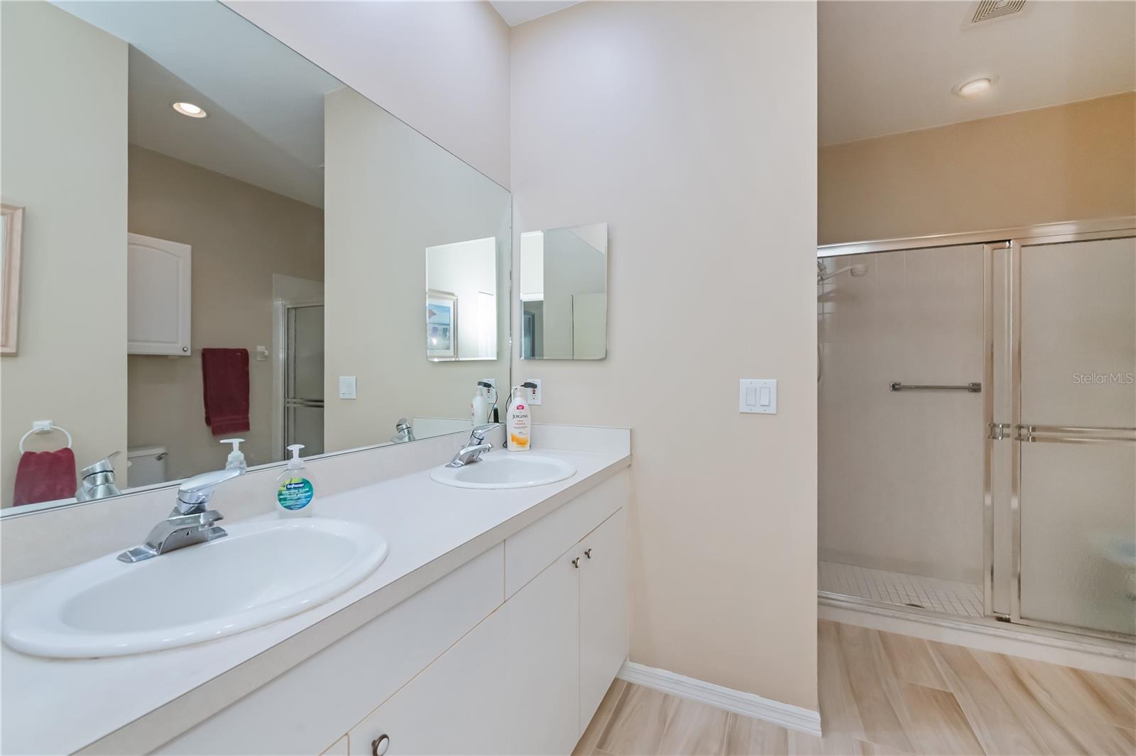 Image 46 of 87 For 1353 Red Oak Lane