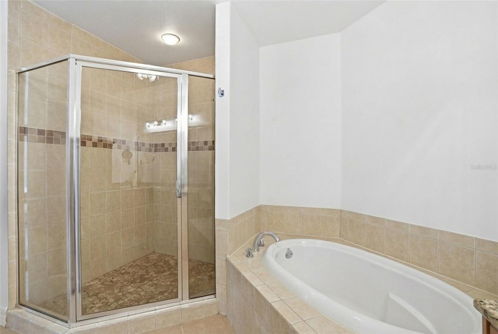 Image 19 of 51 For 10733 Mirasol Drive 607