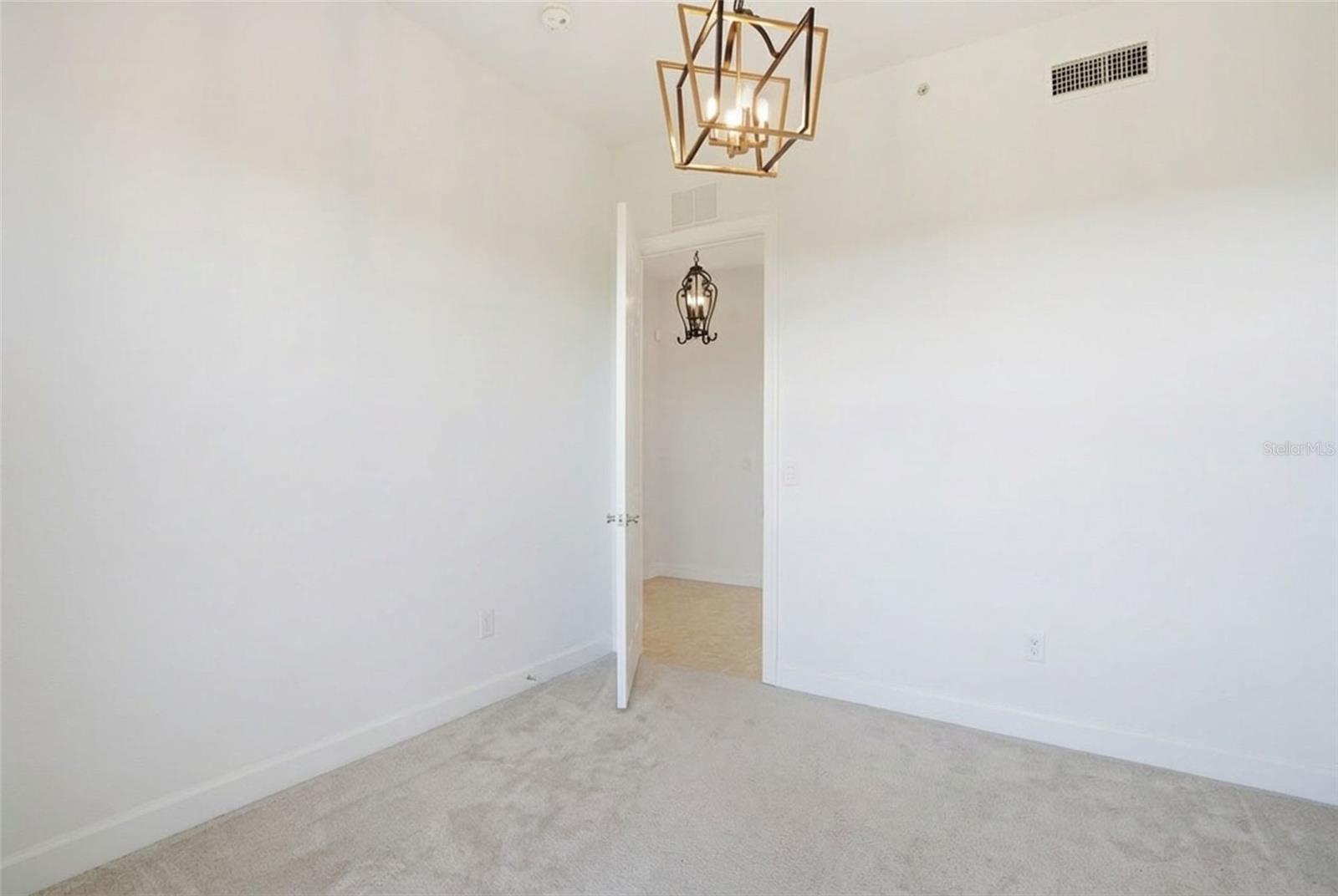 Image 26 of 51 For 10733 Mirasol Drive 607