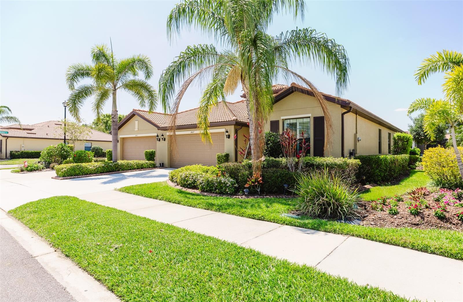 Image 2 of 49 For 2427 Daisy Drive