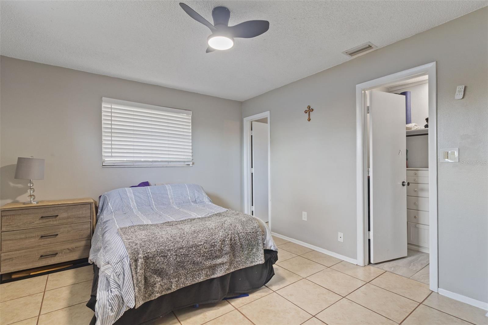 Image 13 of 34 For 3513 Great Neck Street