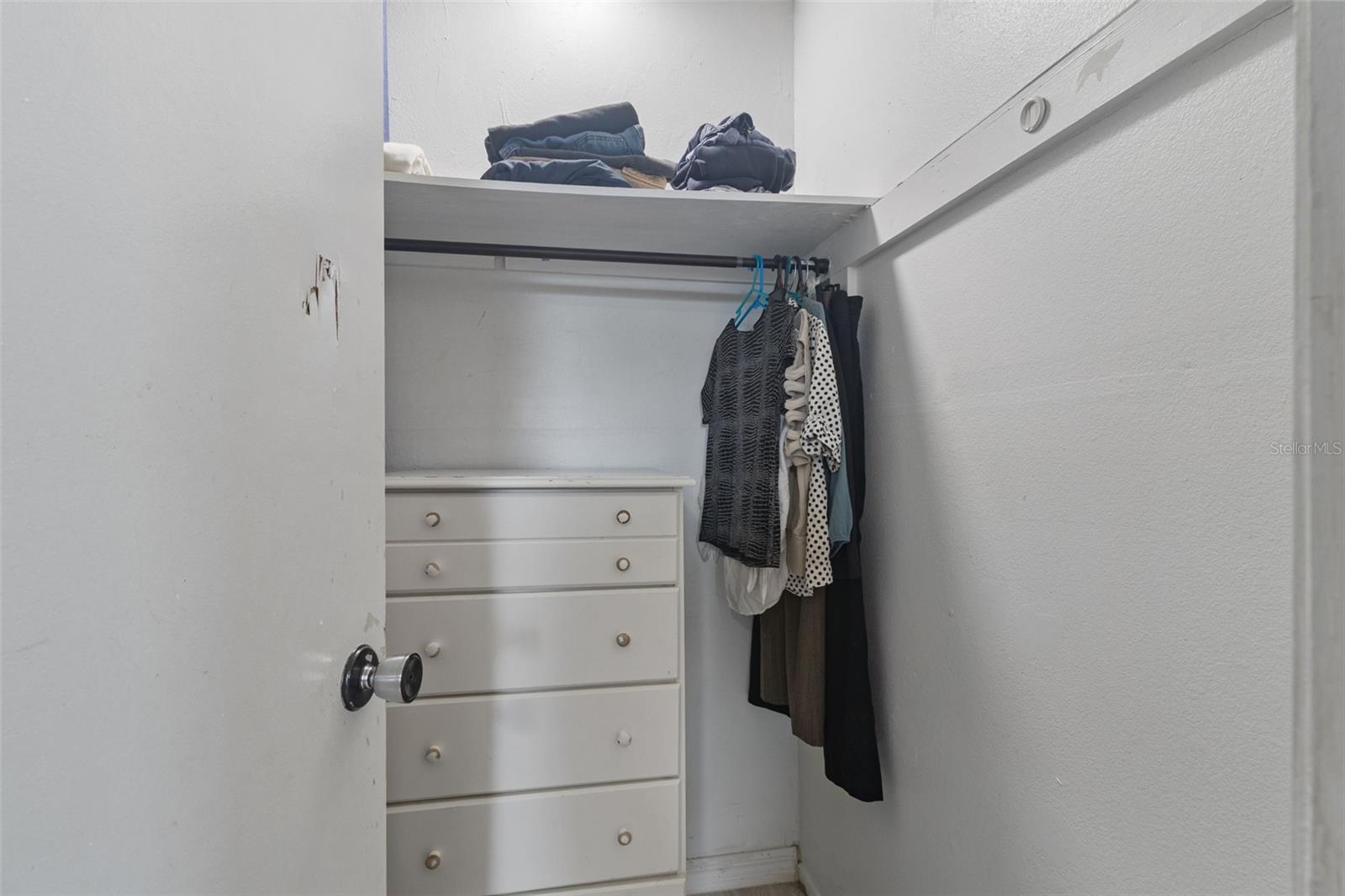 Image 15 of 34 For 3513 Great Neck Street