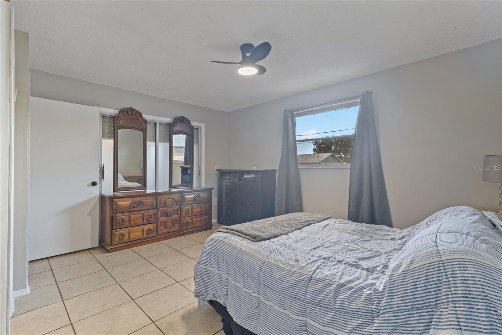 Image 16 of 34 For 3513 Great Neck Street