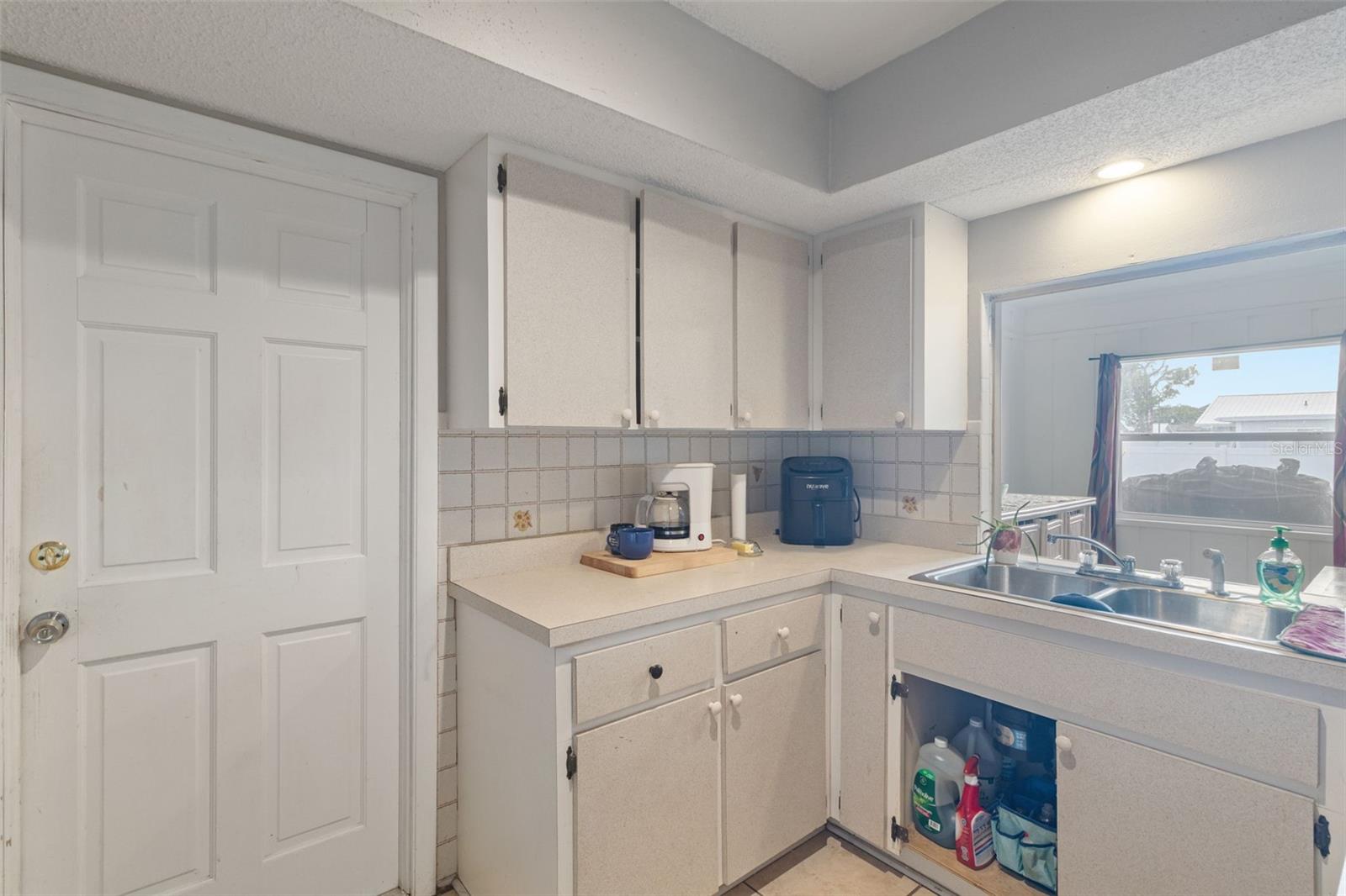 Image 9 of 34 For 3513 Great Neck Street