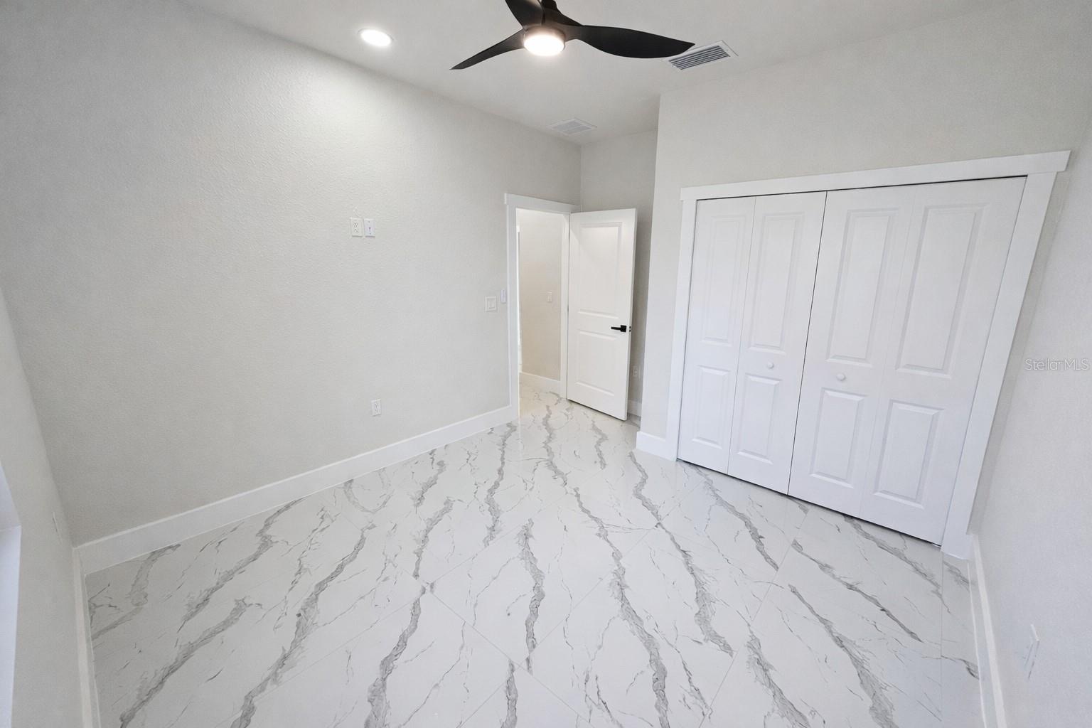 Image 25 of 32 For 2423-2421 Milton Avenue S