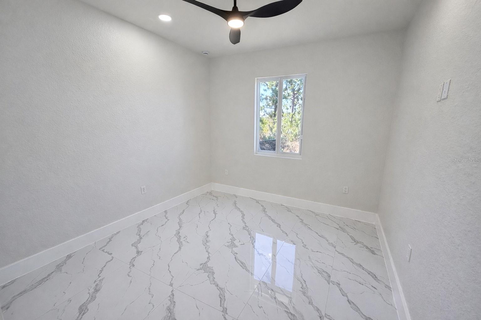 Image 28 of 32 For 2423-2421 Milton Avenue S