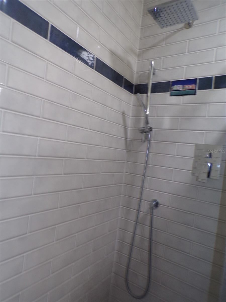 Image 22 of 43 For 1335 Mineo Dr G