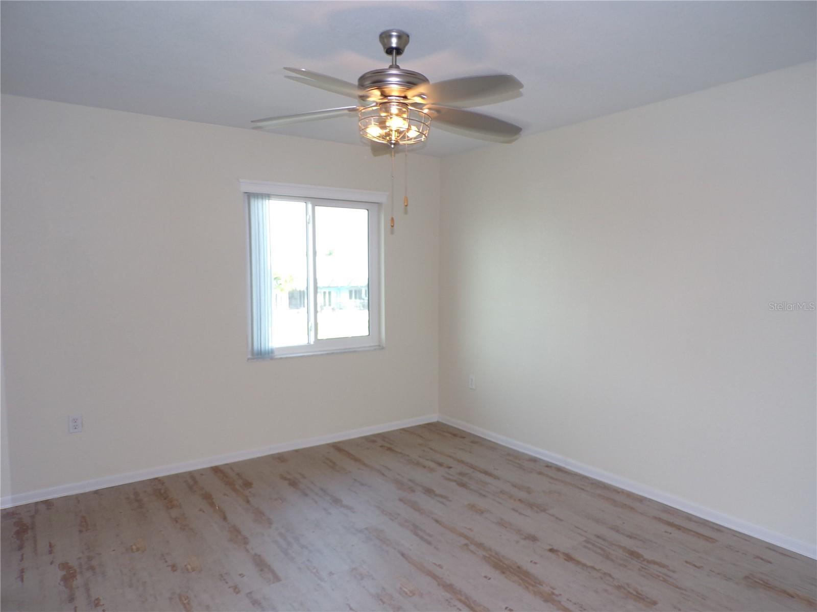 Image 24 of 43 For 1335 Mineo Dr G