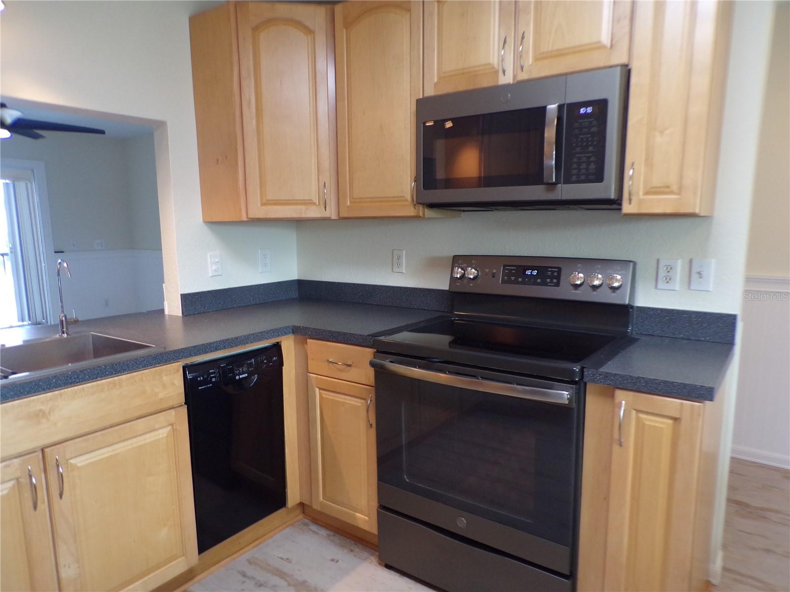 Image 8 of 43 For 1335 Mineo Dr G