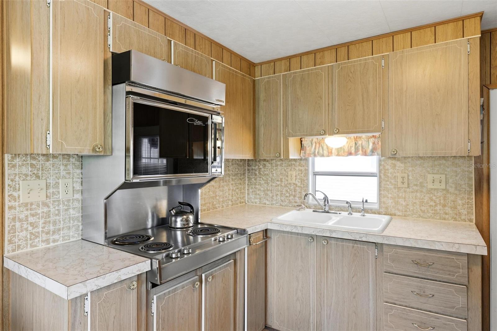 Image 18 of 46 For 10101 Burnt Store Road 17