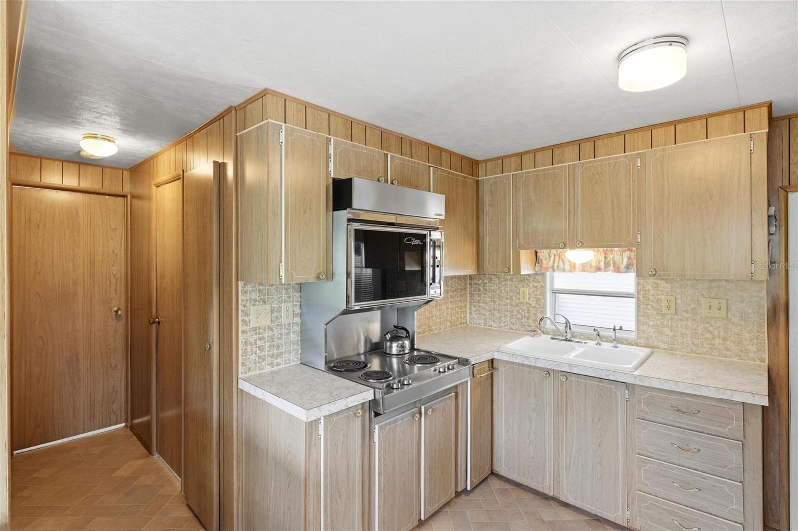 Image 21 of 46 For 10101 Burnt Store Road 17