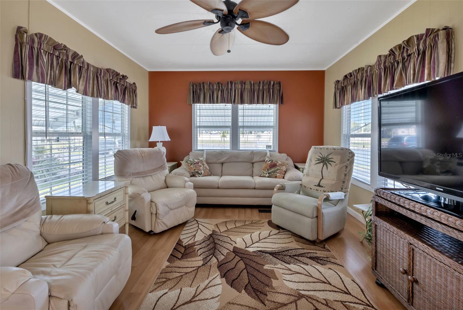 Image 10 of 68 For 10100 Burnt Store Road 118