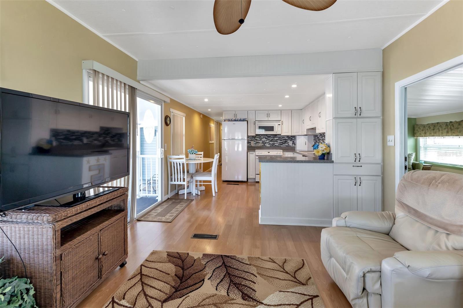 Image 12 of 68 For 10100 Burnt Store Road 118