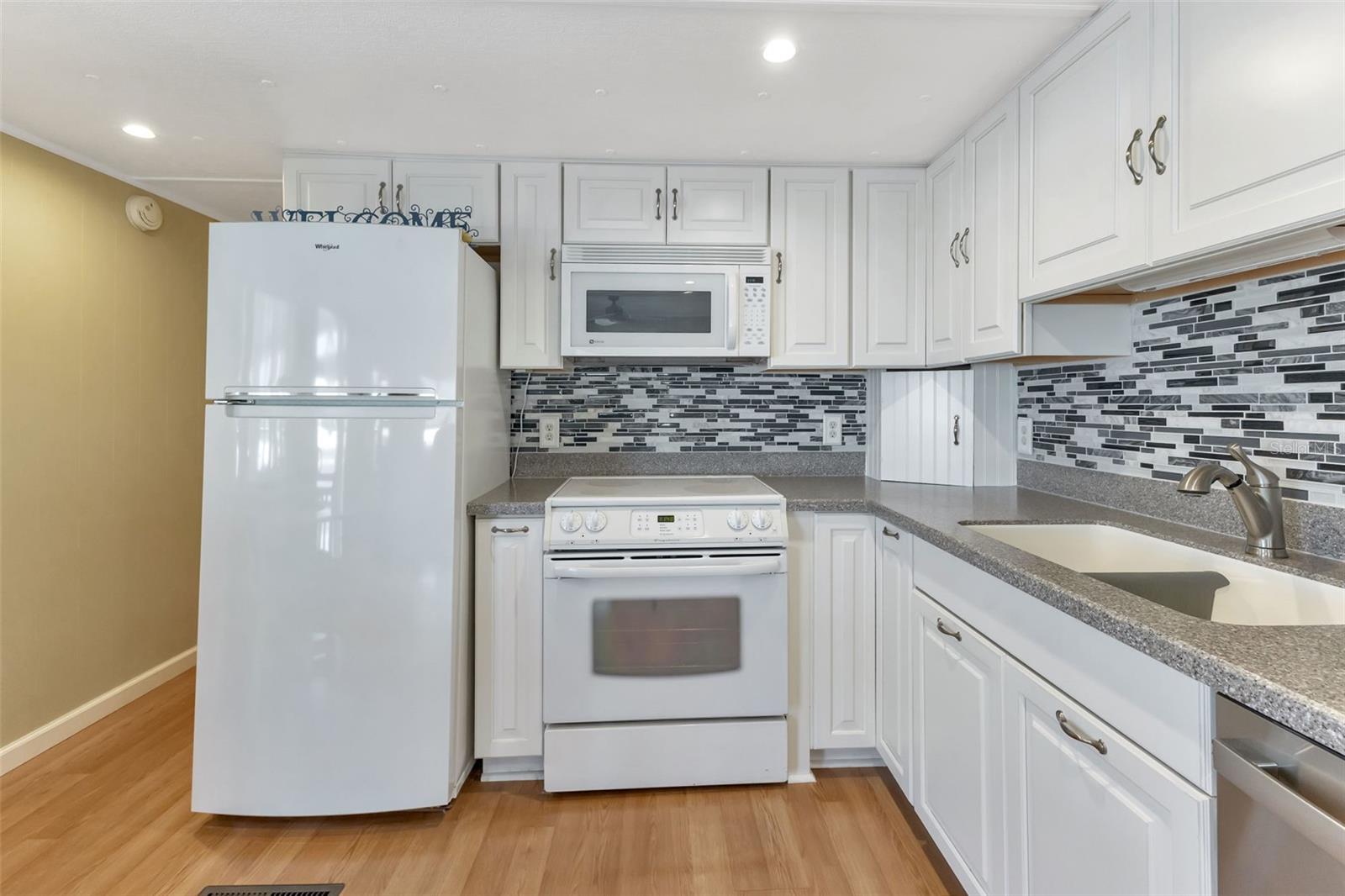 Image 16 of 68 For 10100 Burnt Store Road 118