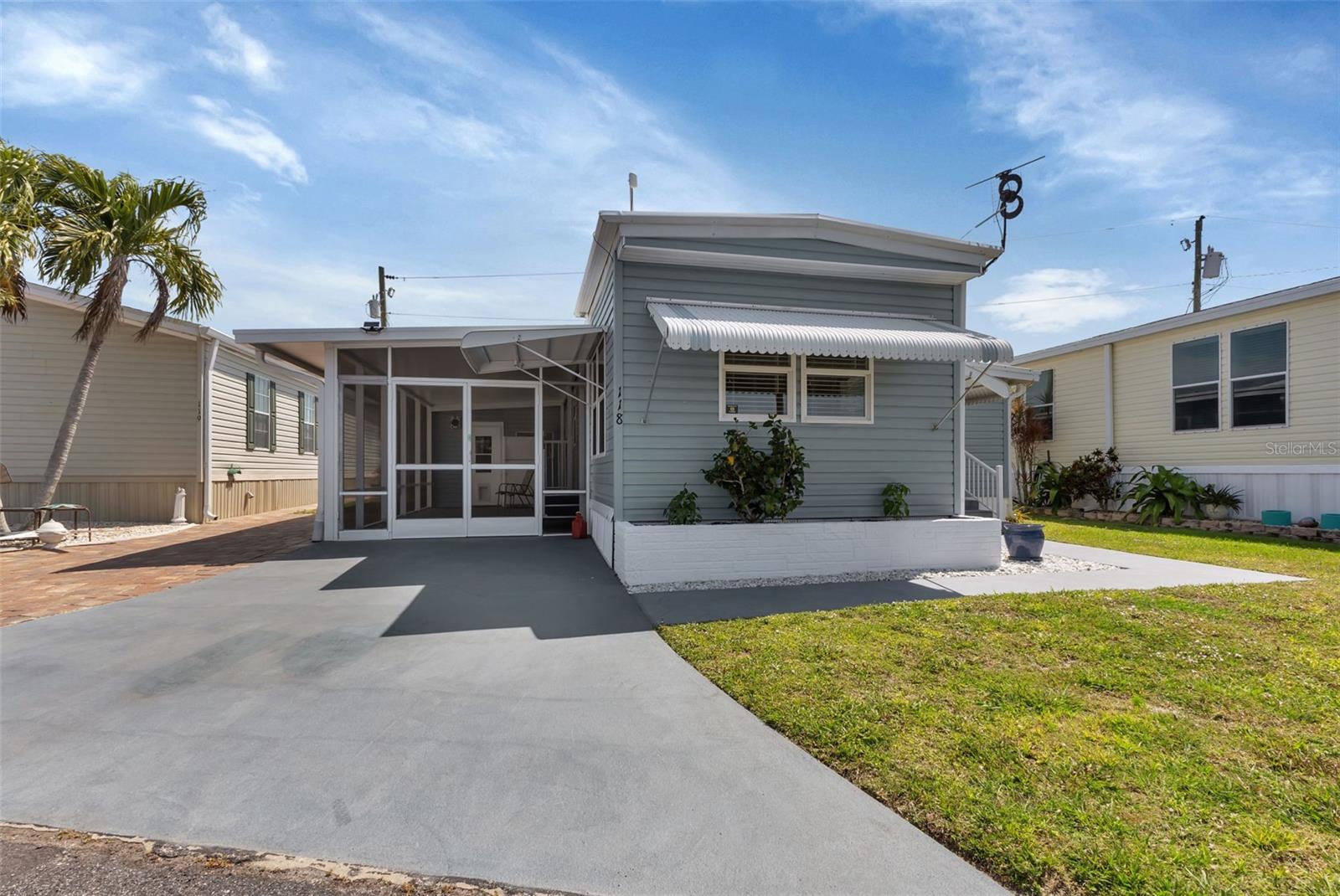 Image 32 of 68 For 10100 Burnt Store Road 118