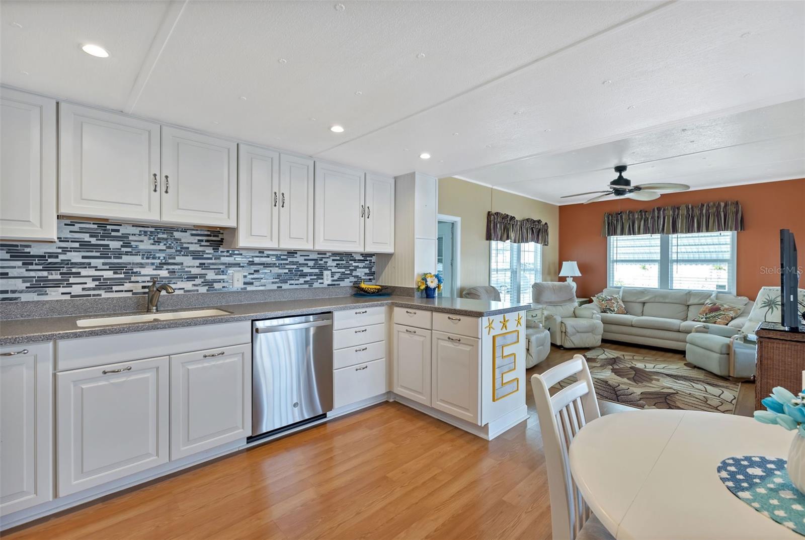 Image 7 of 68 For 10100 Burnt Store Road 118