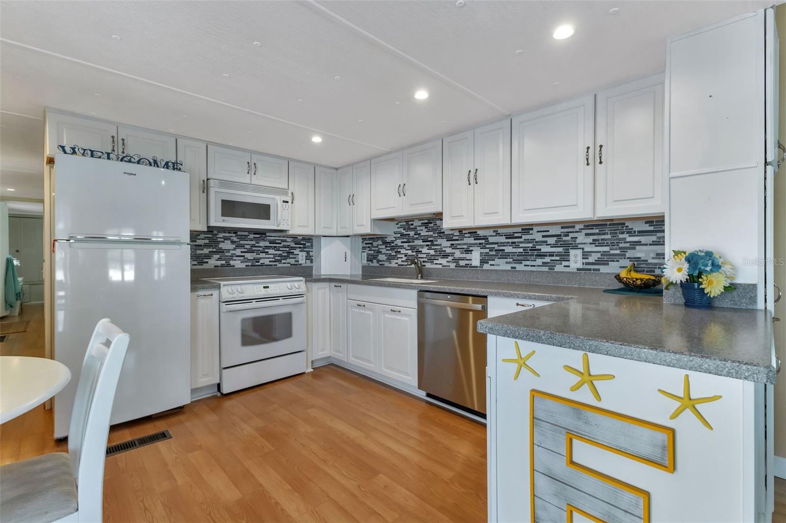 Image 9 of 68 For 10100 Burnt Store Road 118