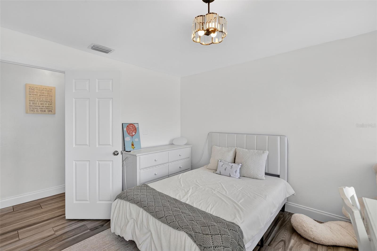 Image 25 of 49 For 29 10th Avenue