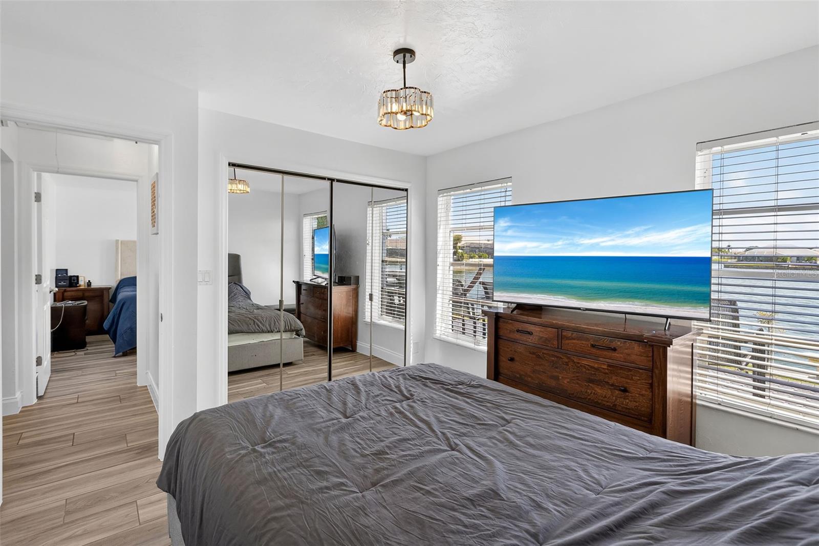 Image 29 of 49 For 29 10th Avenue