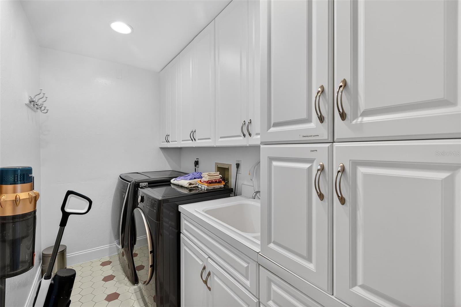 Image 32 of 49 For 29 10th Avenue