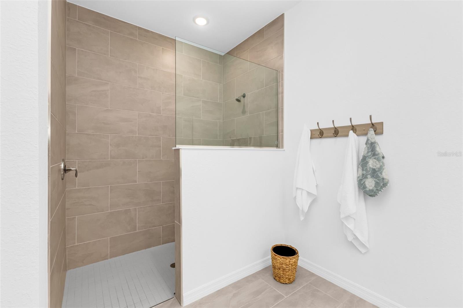 Image 24 of 50 For 223 Rio De Janeiro Avenue