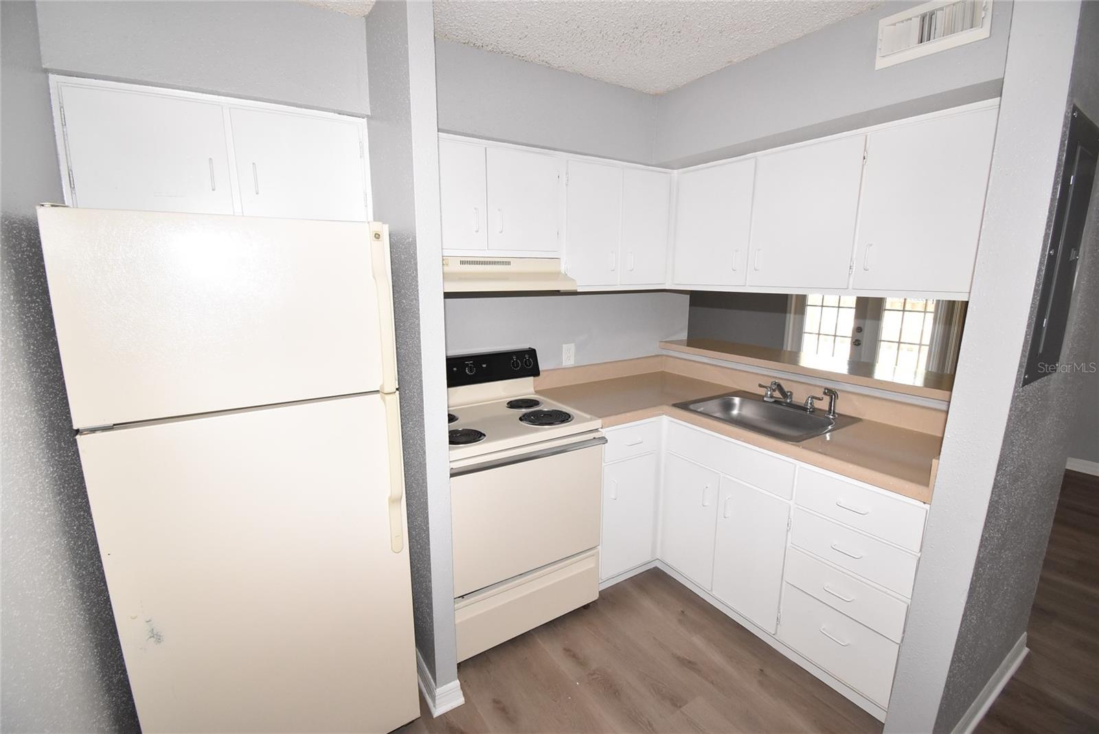 Image 3 of 20 For 435 Wymore Road 103