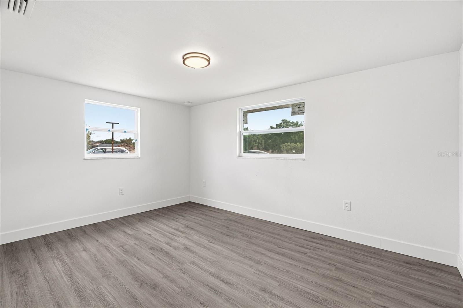 Image 18 of 24 For 2313 Pinegrove Circle