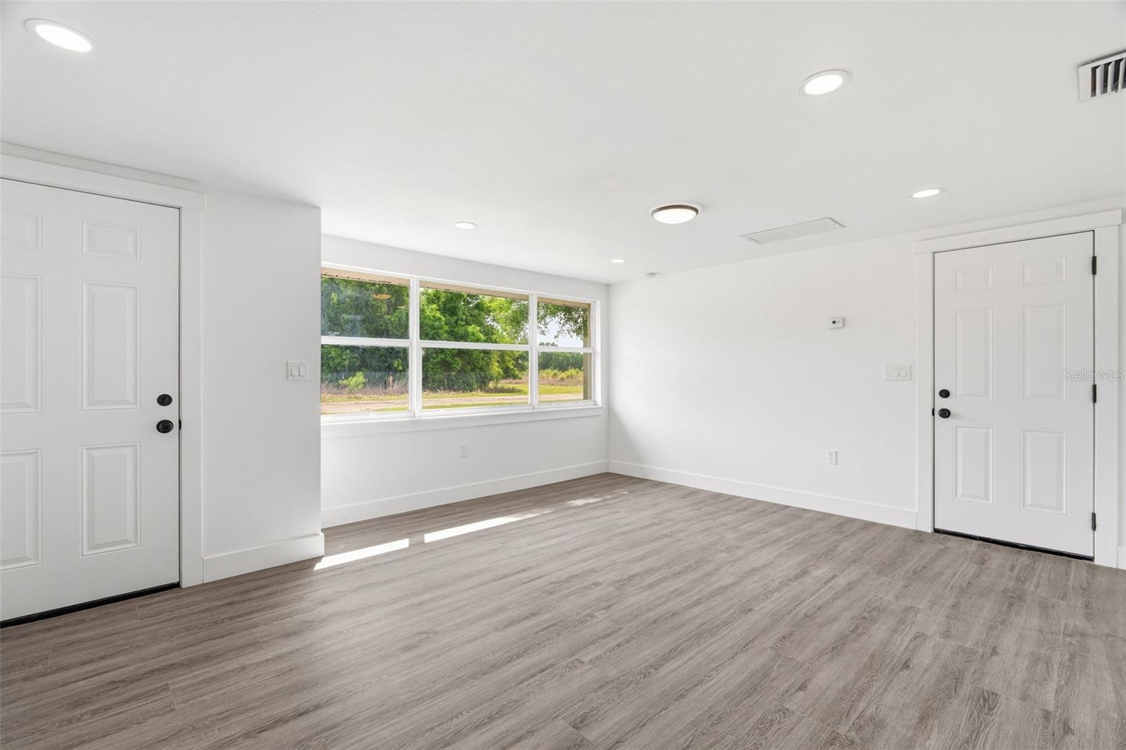 Image 3 of 24 For 2313 Pinegrove Circle