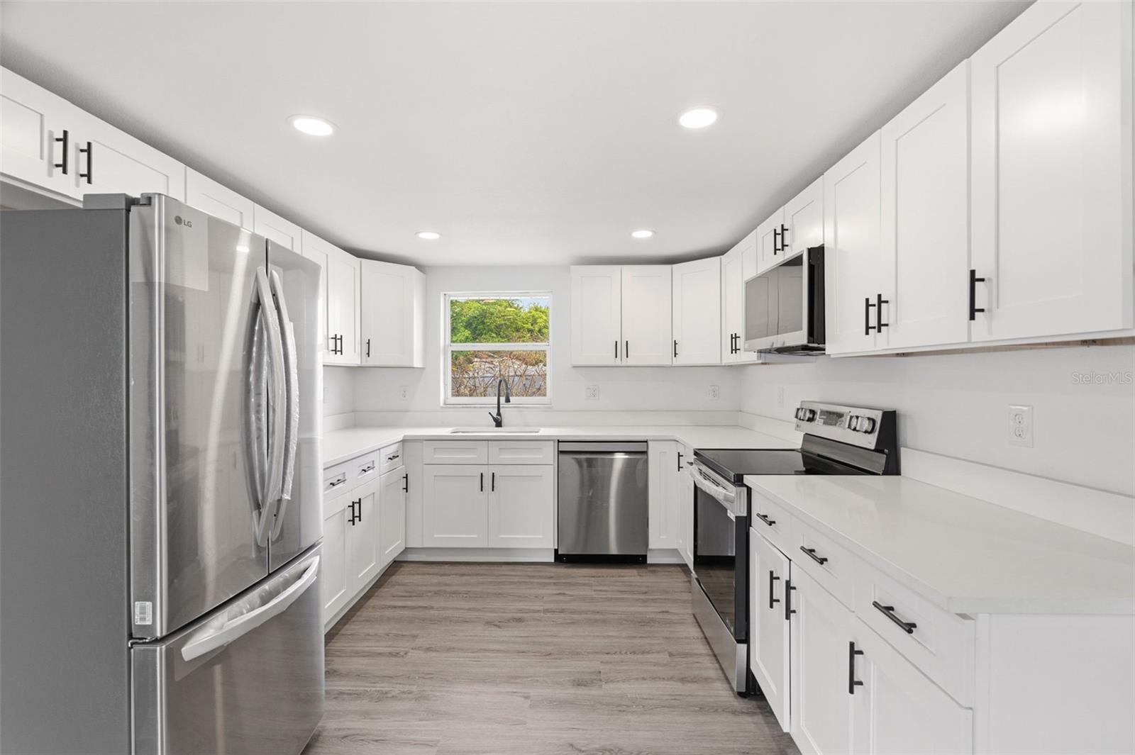 Image 7 of 24 For 2313 Pinegrove Circle