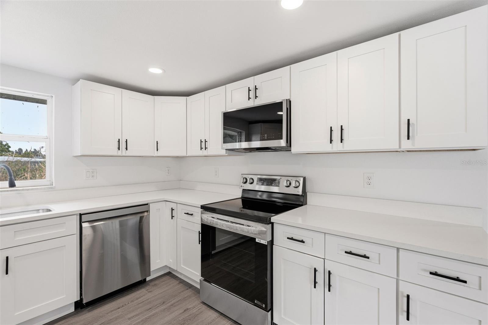 Image 9 of 24 For 2313 Pinegrove Circle