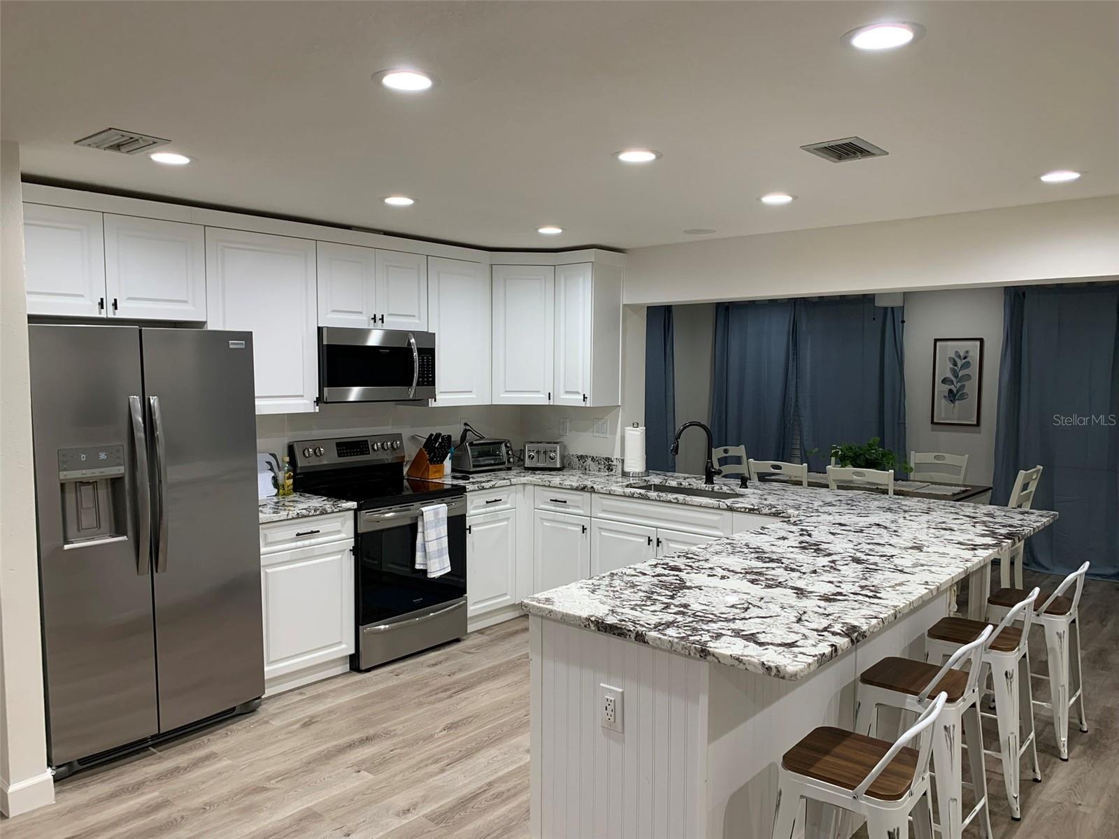 Image 9 of 25 For 23184 Glory Avenue