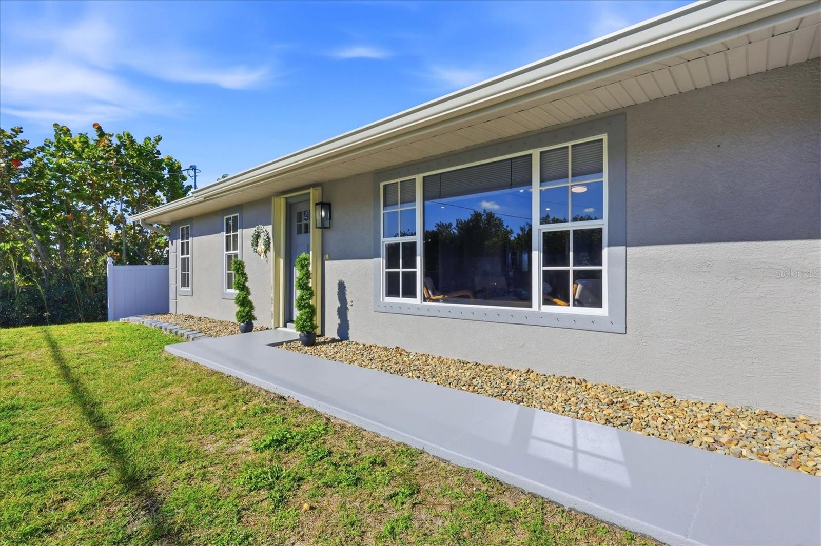 Image 3 of 52 For 3517 Port Charlotte Boulevard