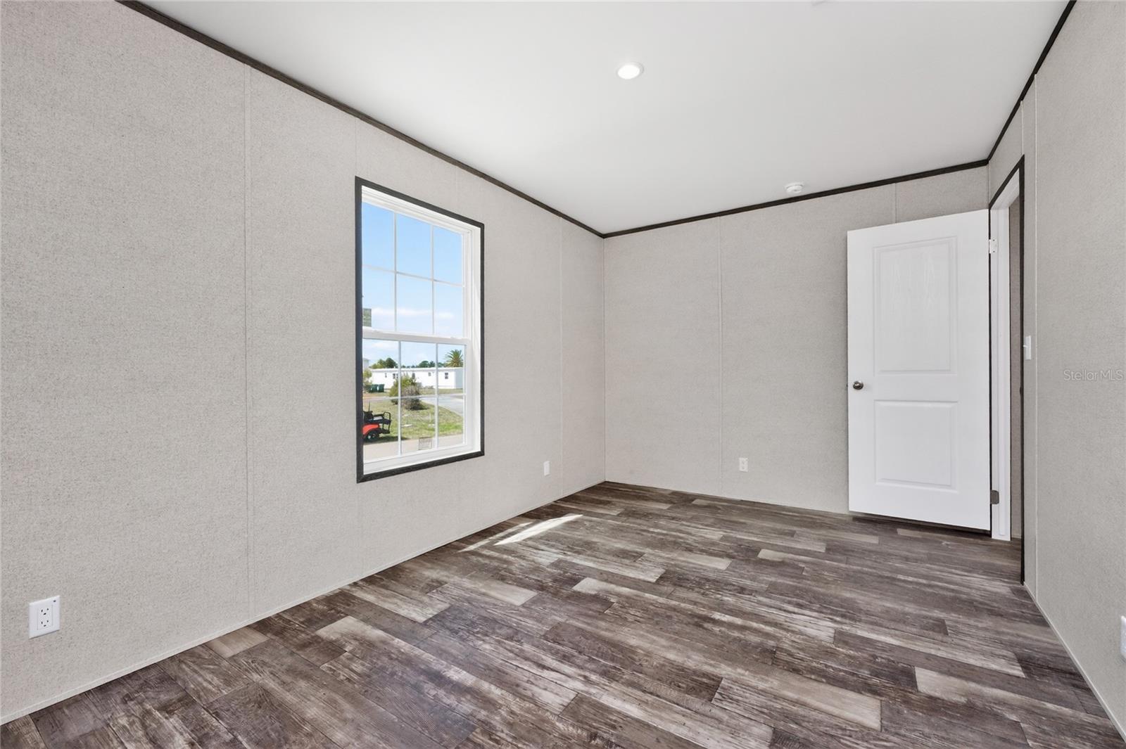 Image 16 of 37 For 7400 Beckley Street