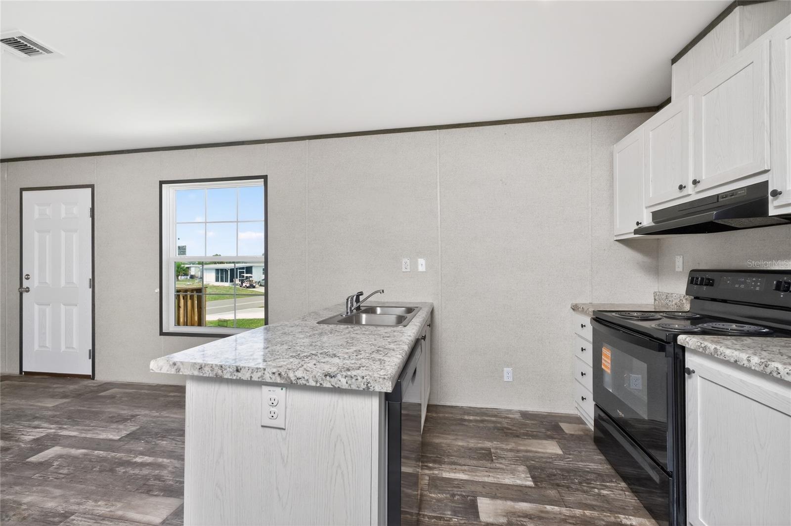 Image 6 of 37 For 7400 Beckley Street