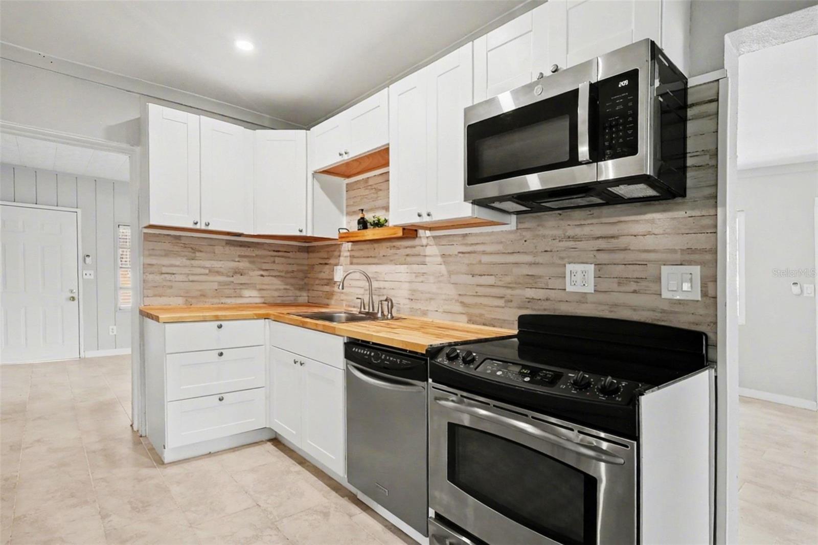 Image 11 of 44 For 4411 Melbourne Street